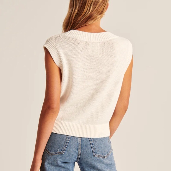 Cropped Sweater Vest - Picture 3 of 6